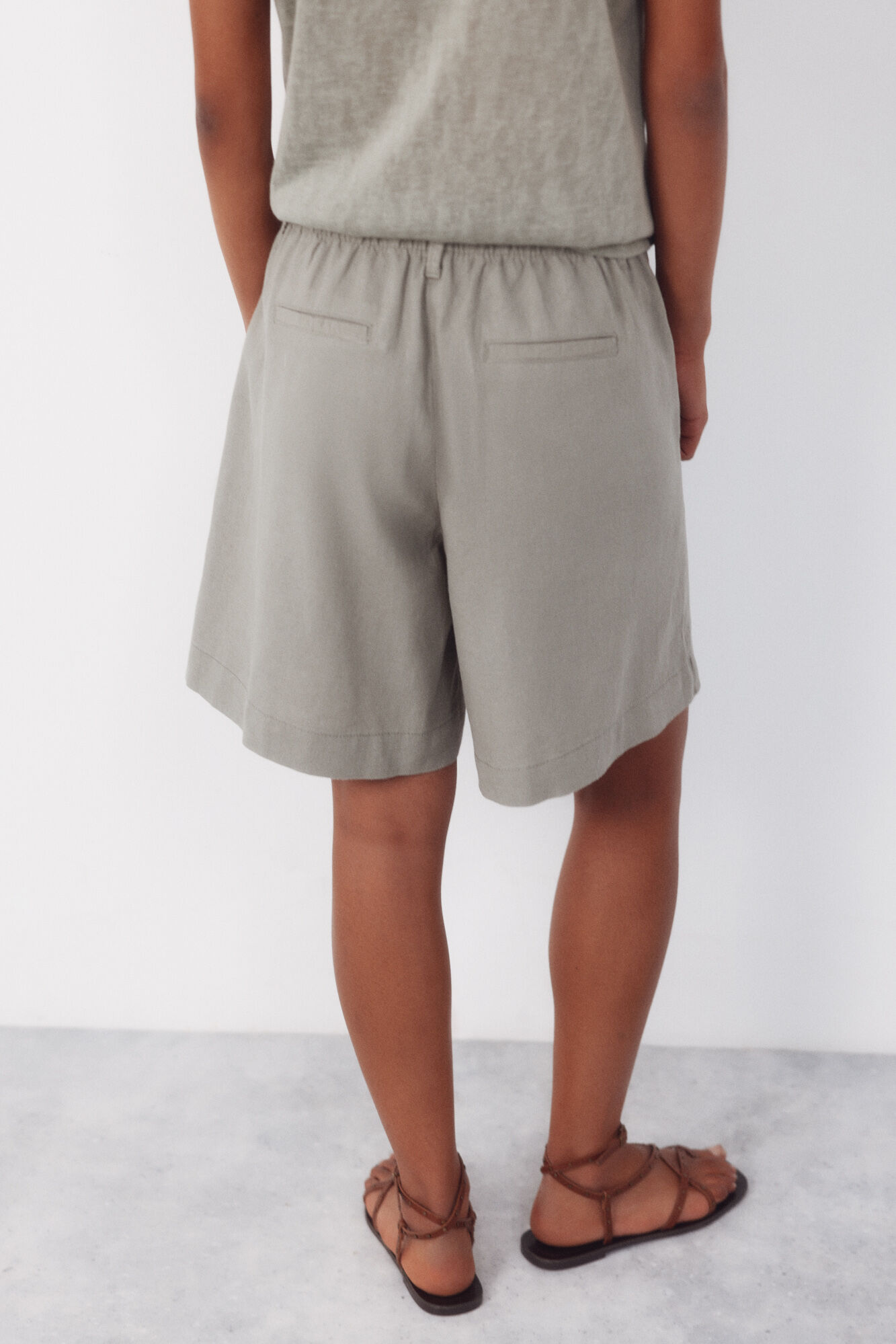 Cortefiel Plain linen bermuda shorts Kaki