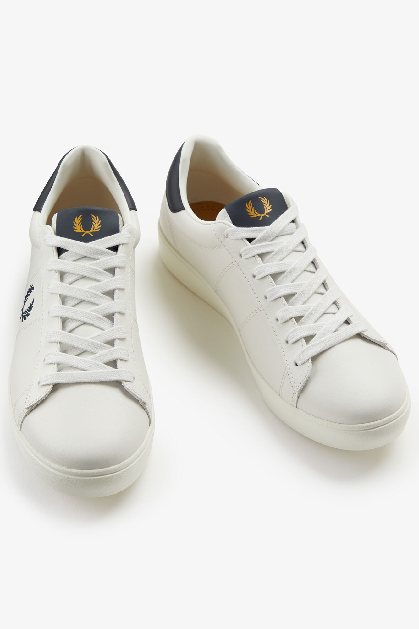 Fred Perry Chinelos de quarto Spencer em couro Branco
