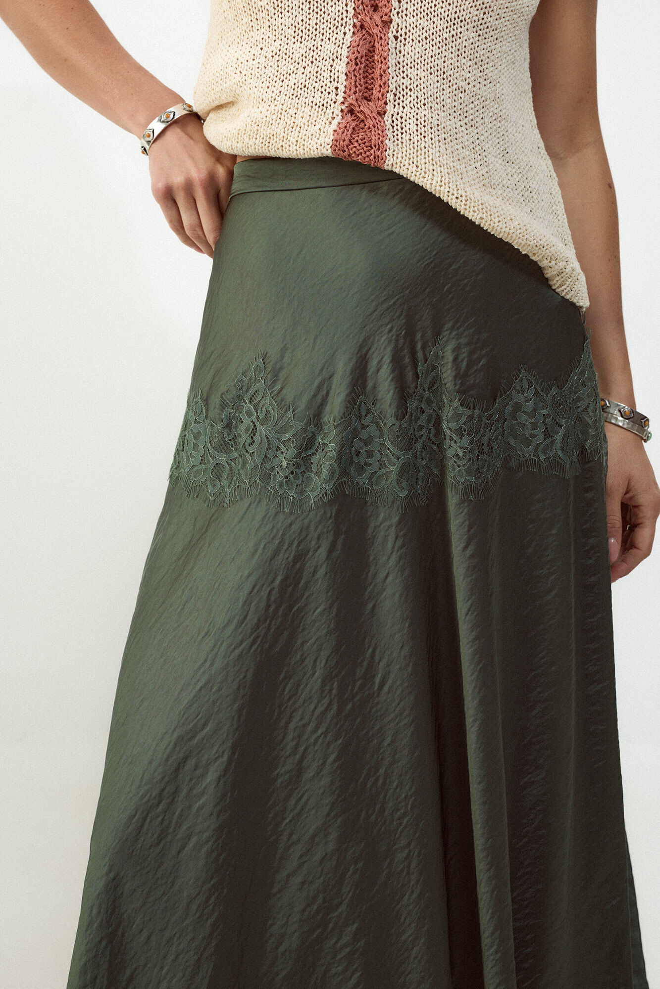 Slowlove Falda midi satinada con encaje