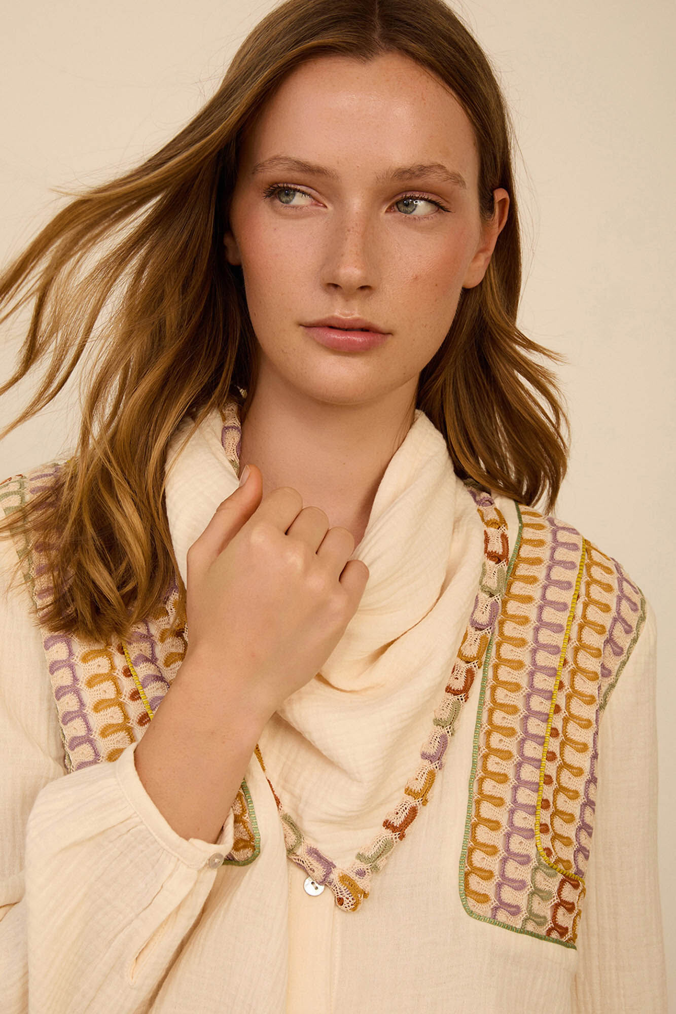 Meisie Two-material blouse with scarf White