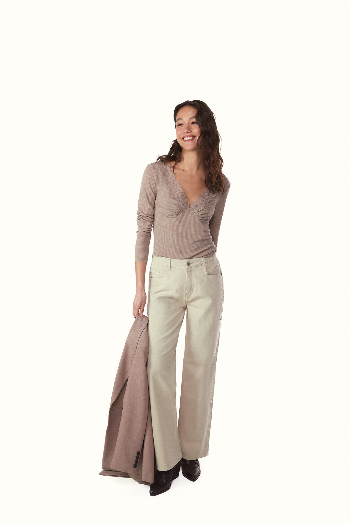 Slowlove Top com estrutura e detalhes de renda Castanho