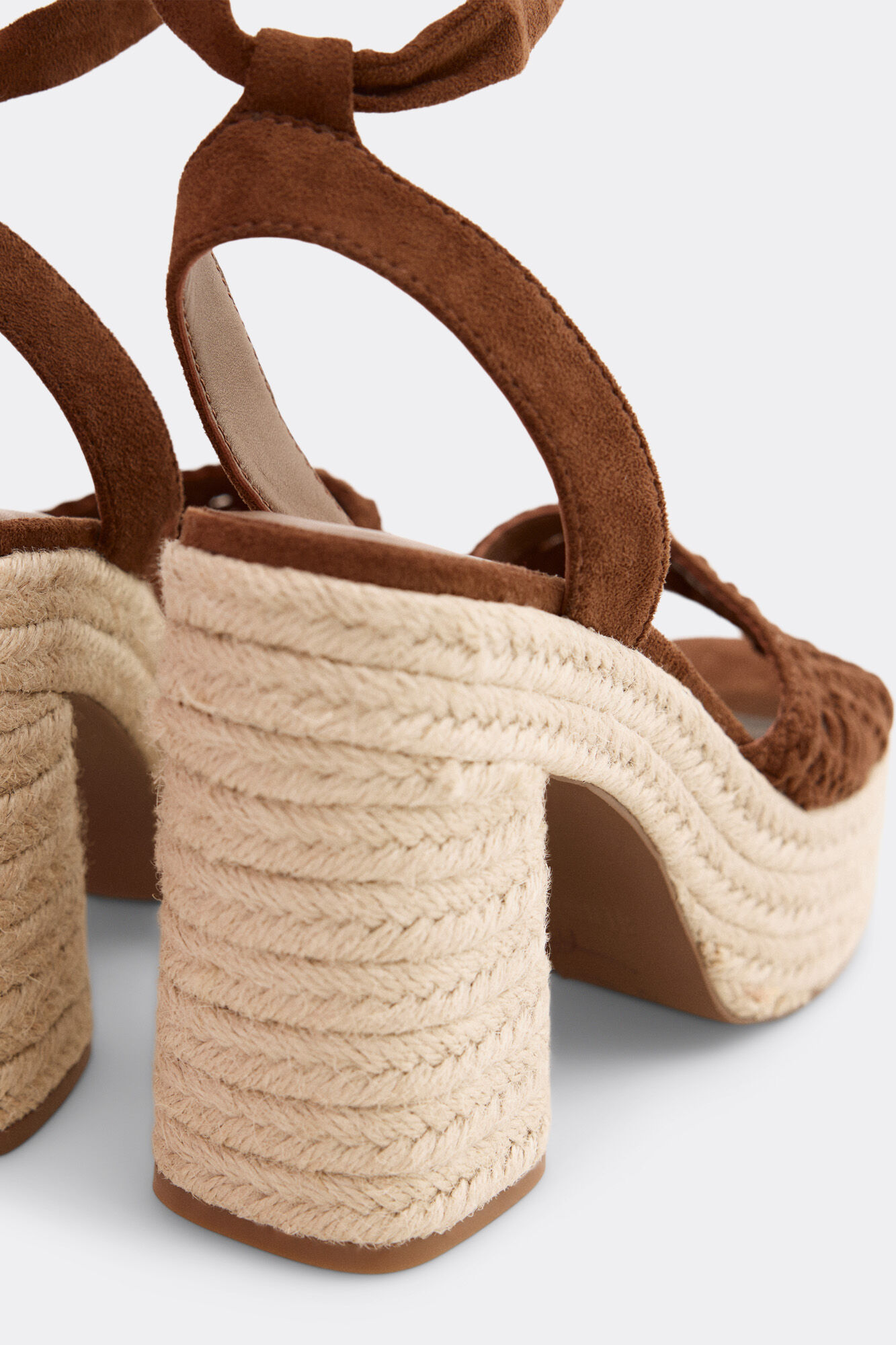 Slowlove Sandalia plataforma crochet Castanho