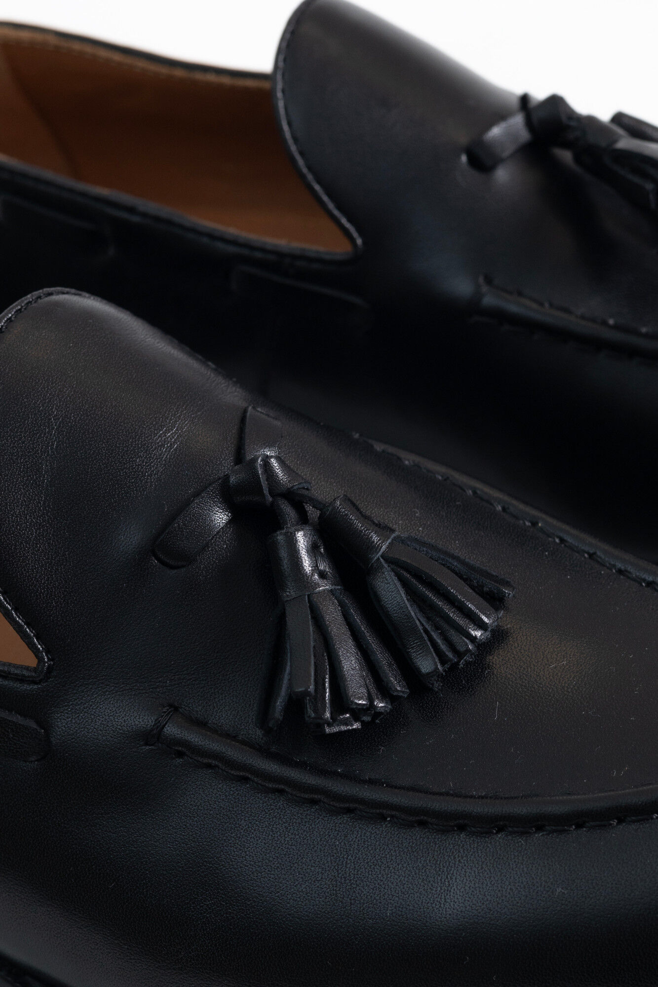 PuroEGO Mocassim em pele com borlas Preto