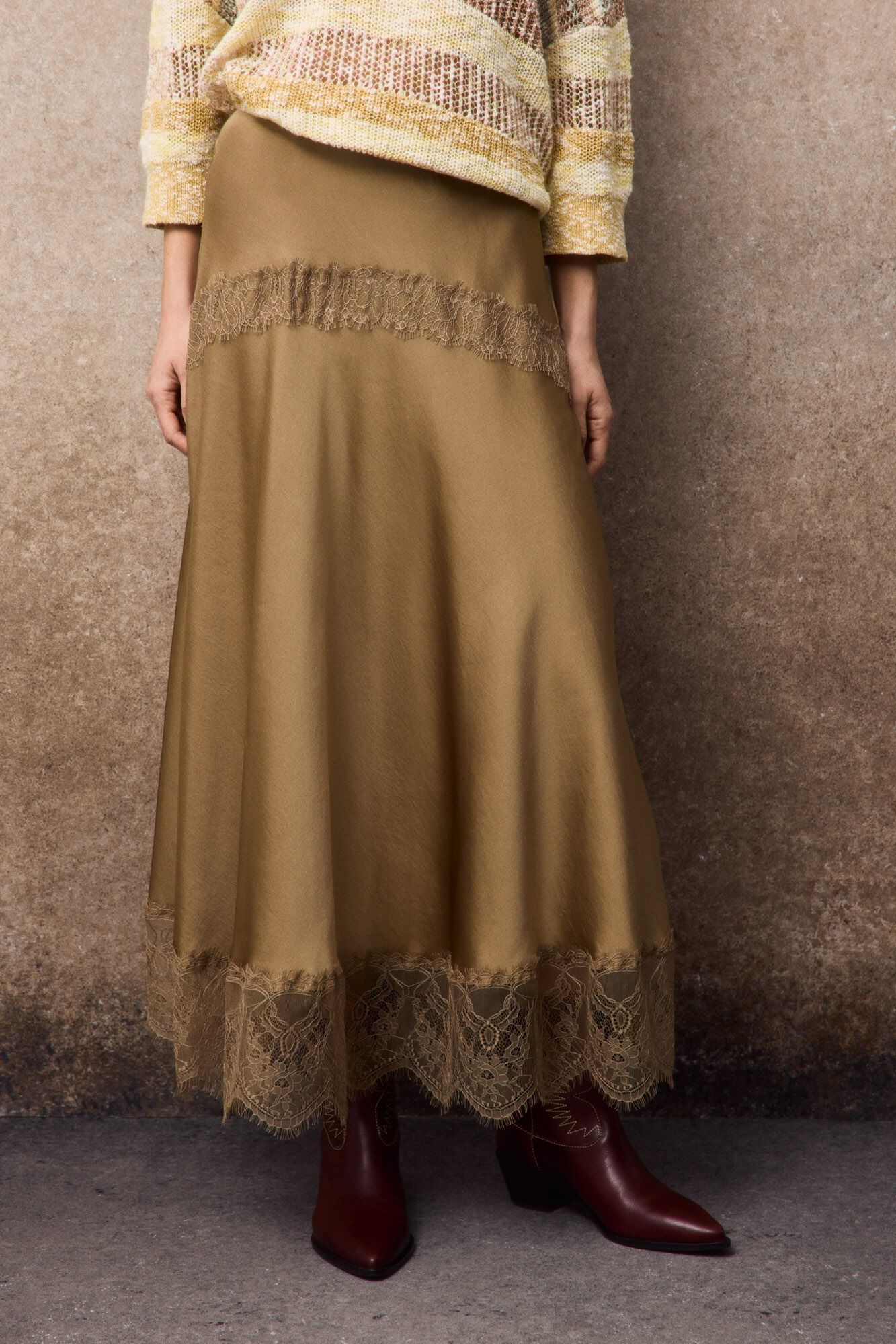 Slowlove Falda midi de sat&eacute;n y encaje Beige