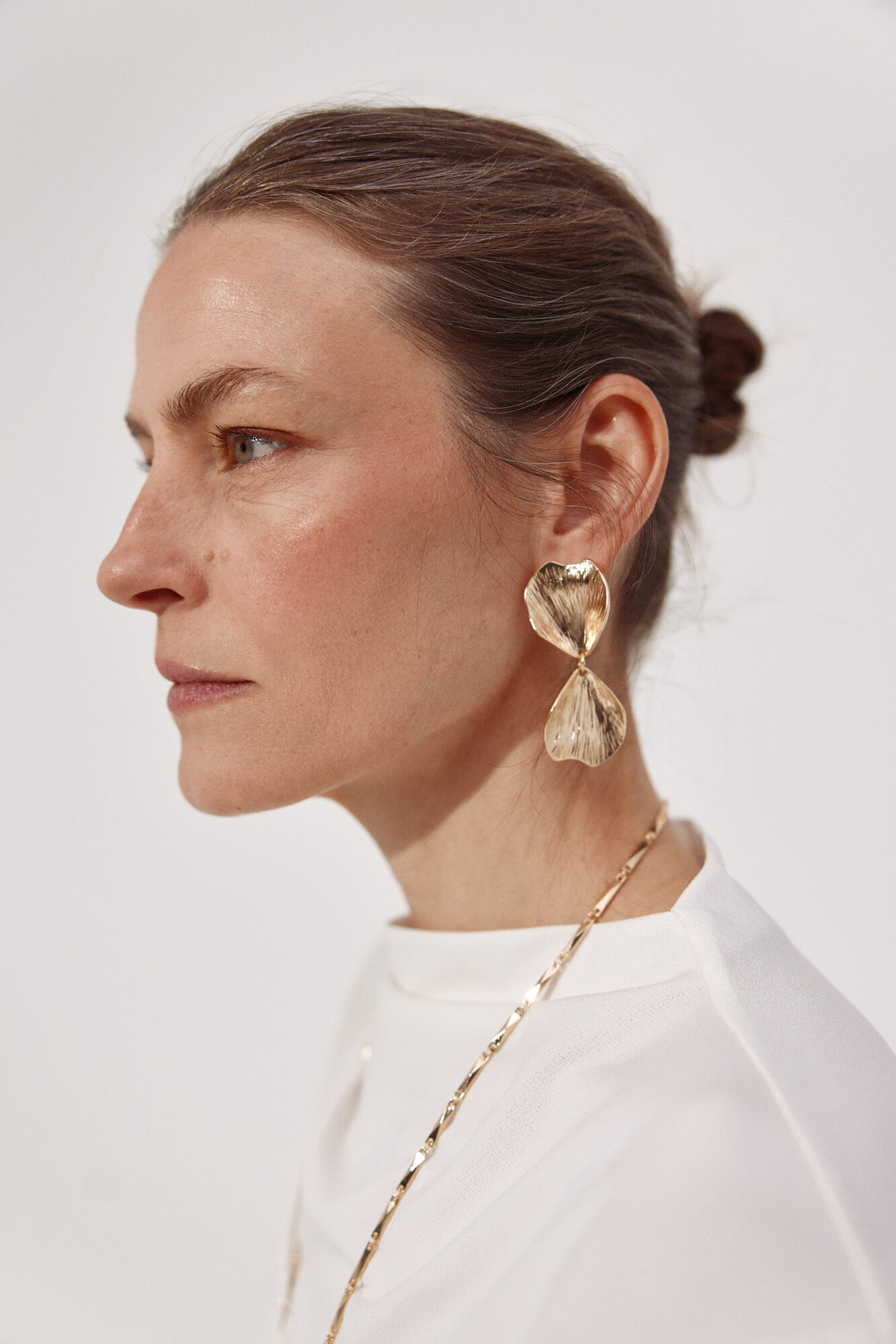 Cortefiel Petal earrings