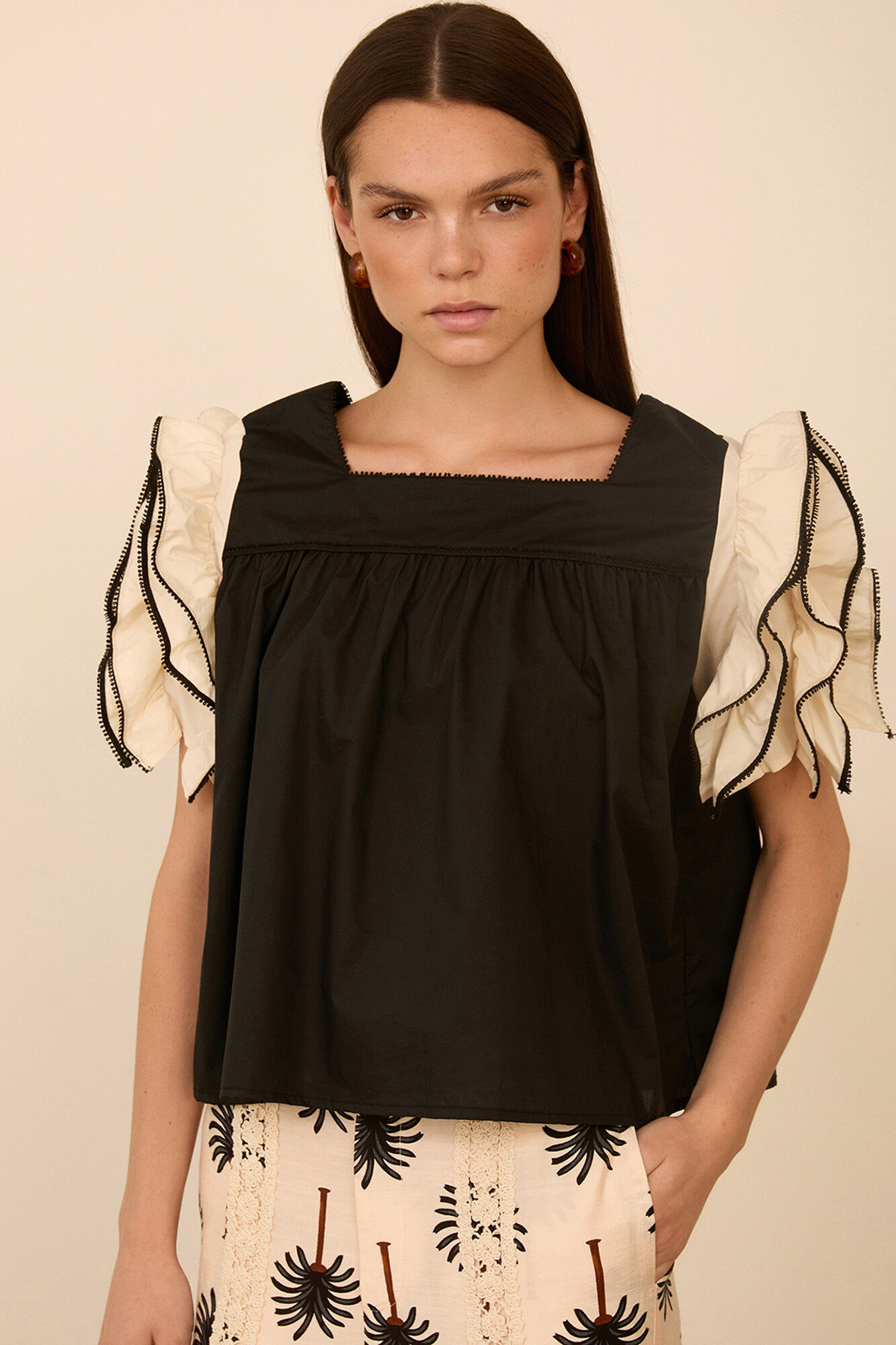 Meisie Blusa de manga curta com folhos Preto