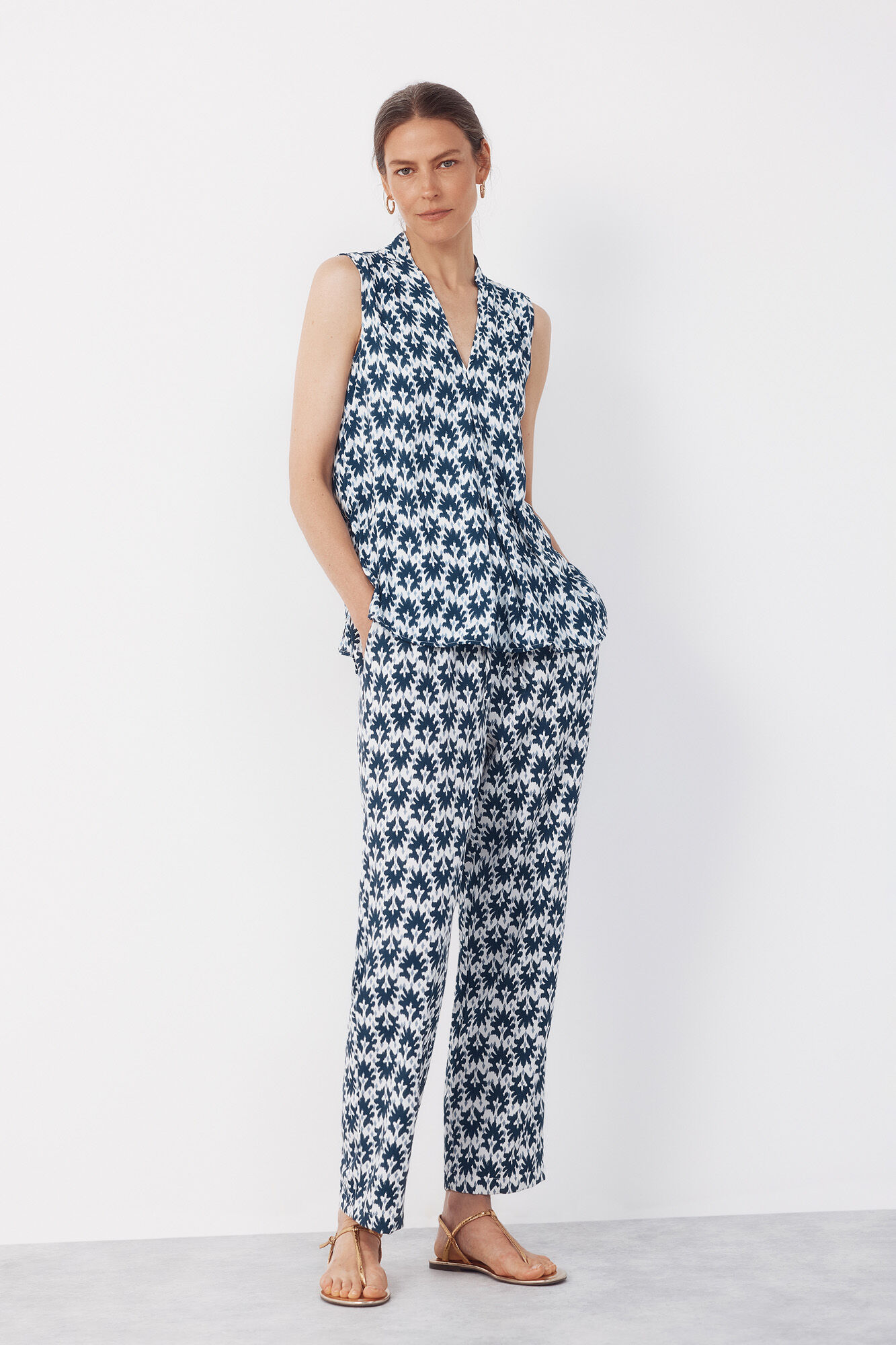 Cortefiel Flowing printed trousers Printed blue