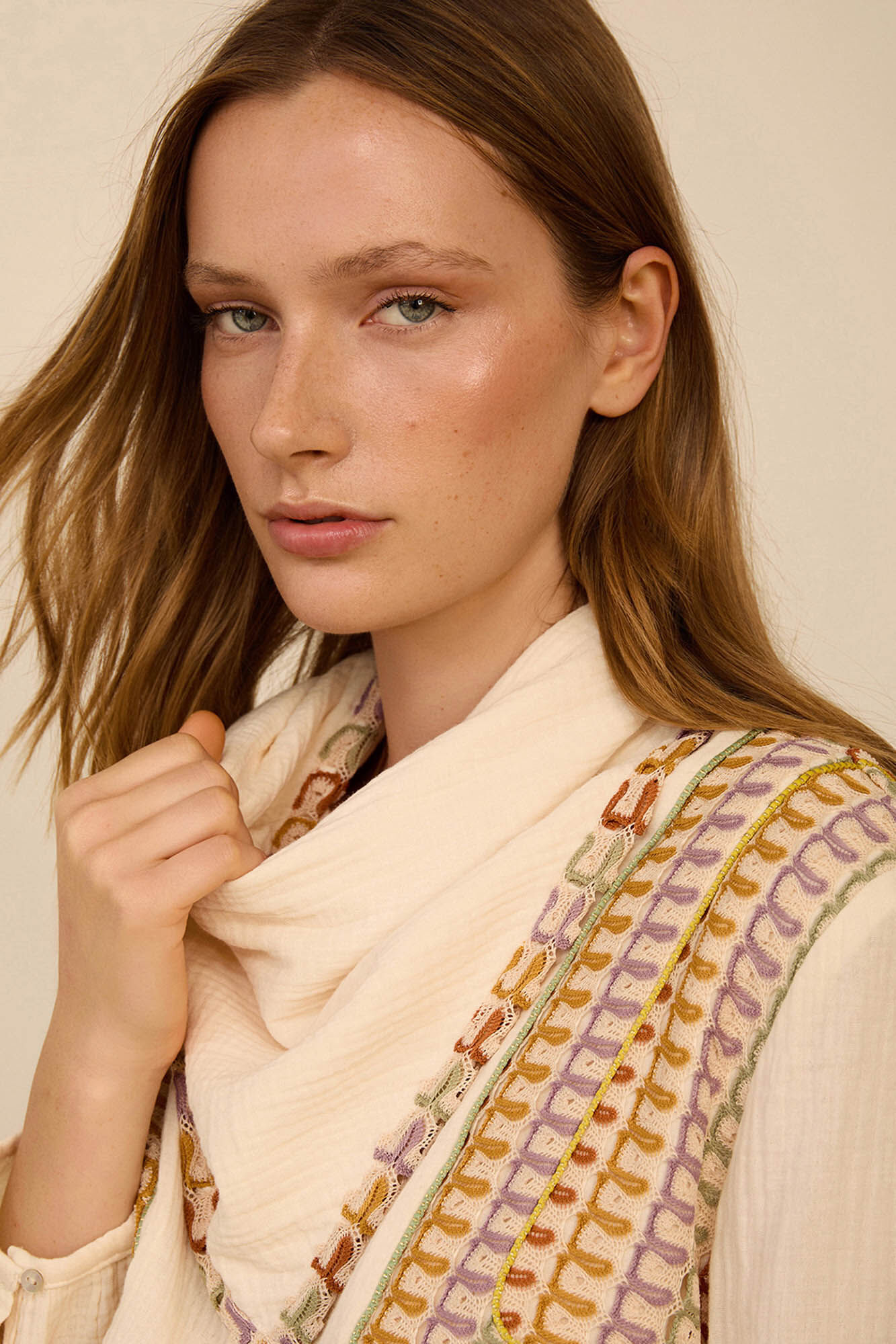 Meisie Two-material blouse with scarf White