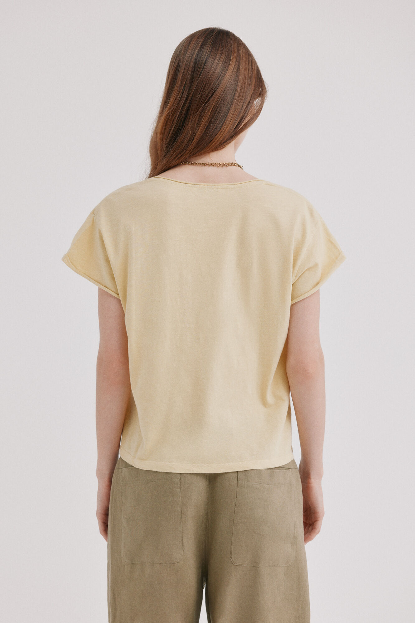 Hoss Intropia Monike. Camiseta maga corta escote pico Amarillo