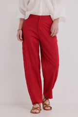 Hoss Intropia P&iacute;a. Pantal&oacute;n tiro medio bordado rojo