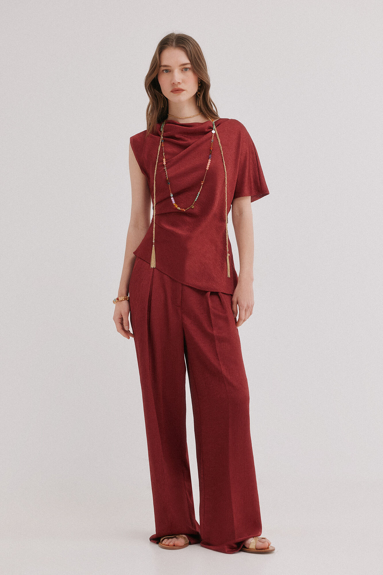 Hoss Intropia Carolyn. Blusa fluida acetinada