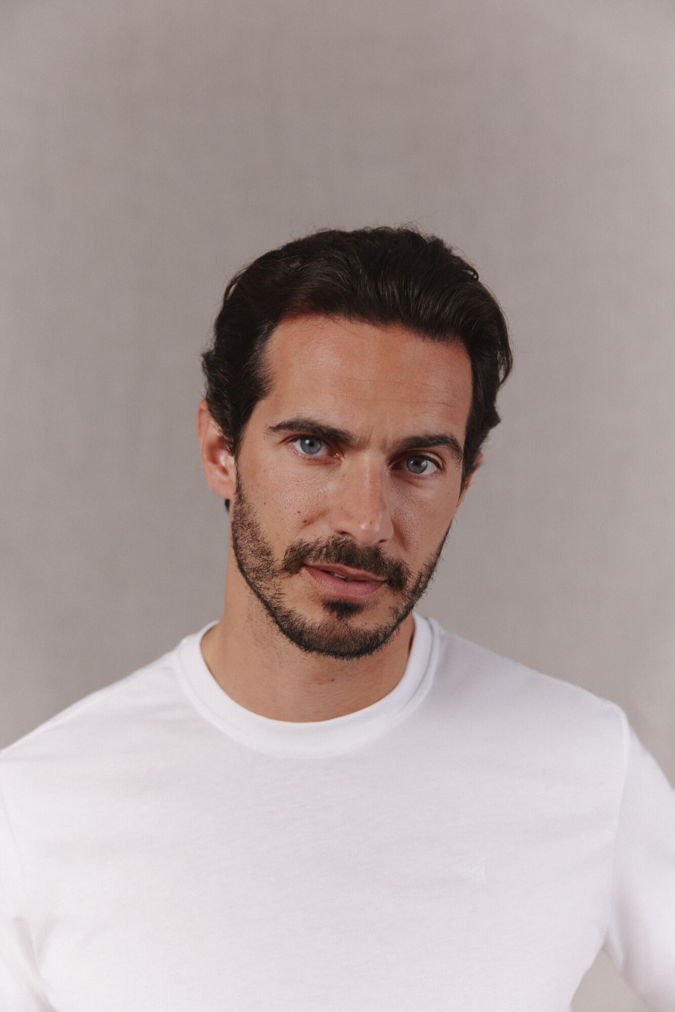 OOTO T-shirt b&aacute;sica lavagem desbotada com bordado avi&atilde;o Branco