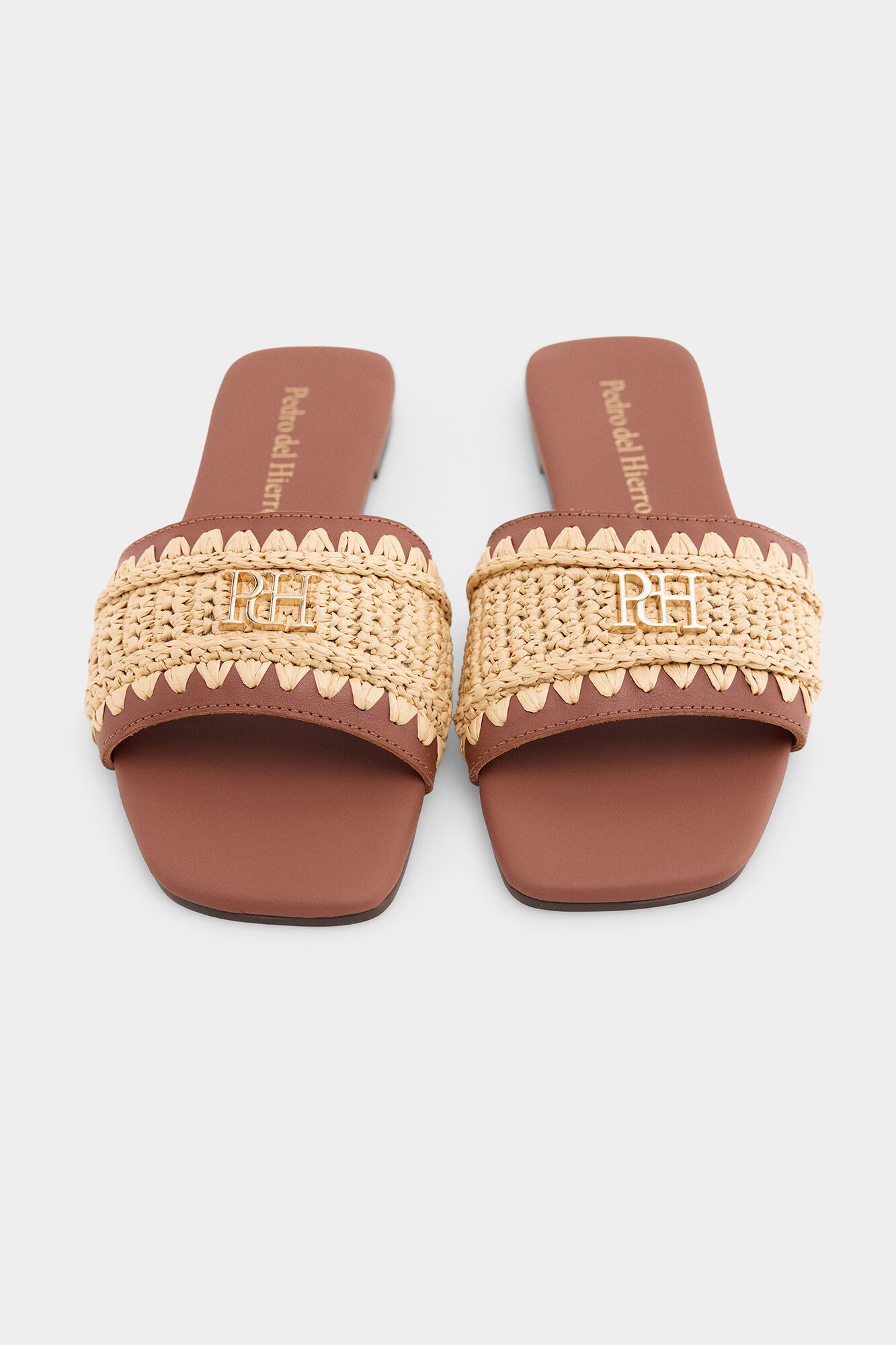 Pedro del Hierro Sand&aacute;lia rasa com logo Ecru