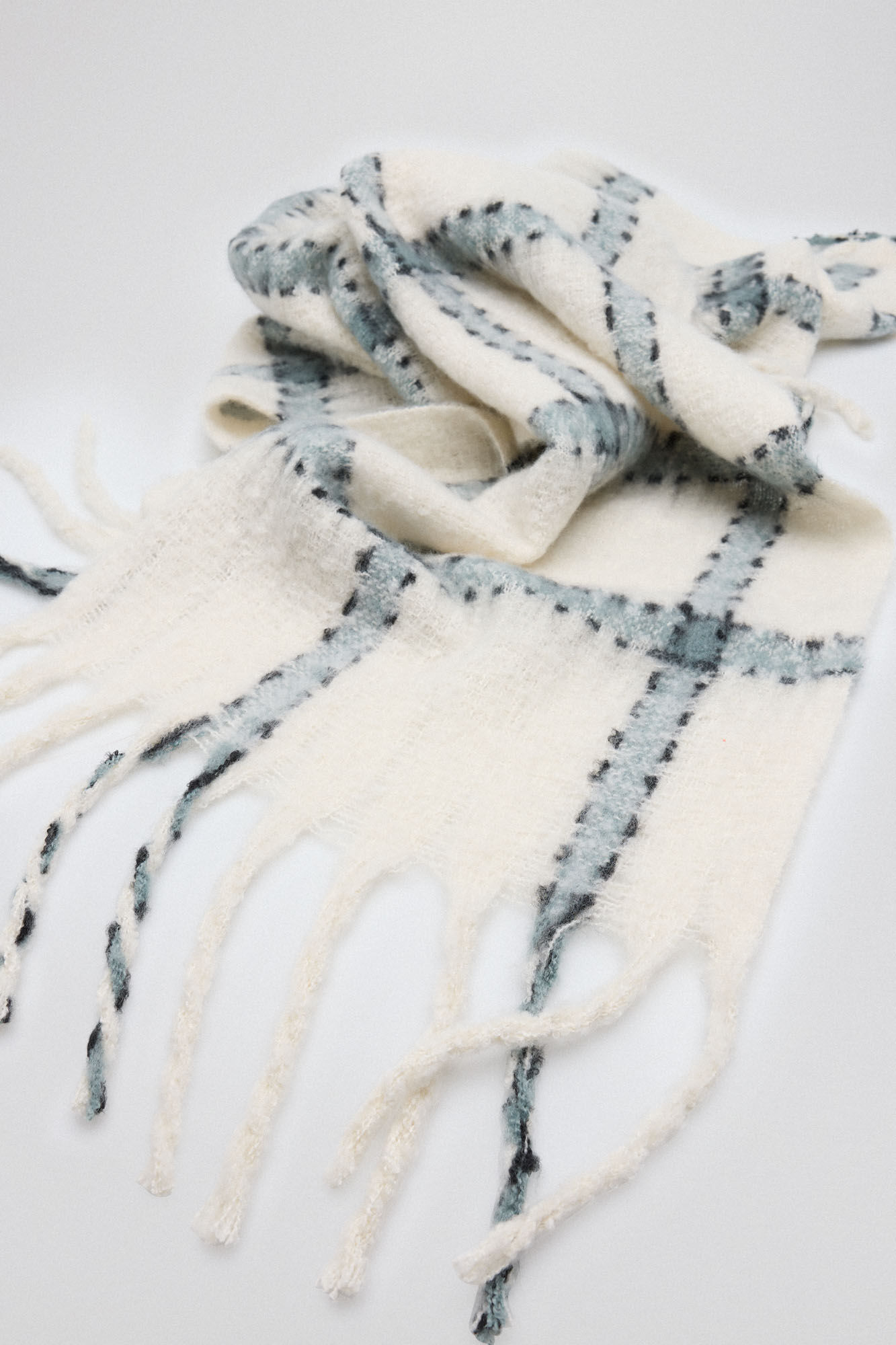 Pedro del Hierro Raw and blue plaid scarf
