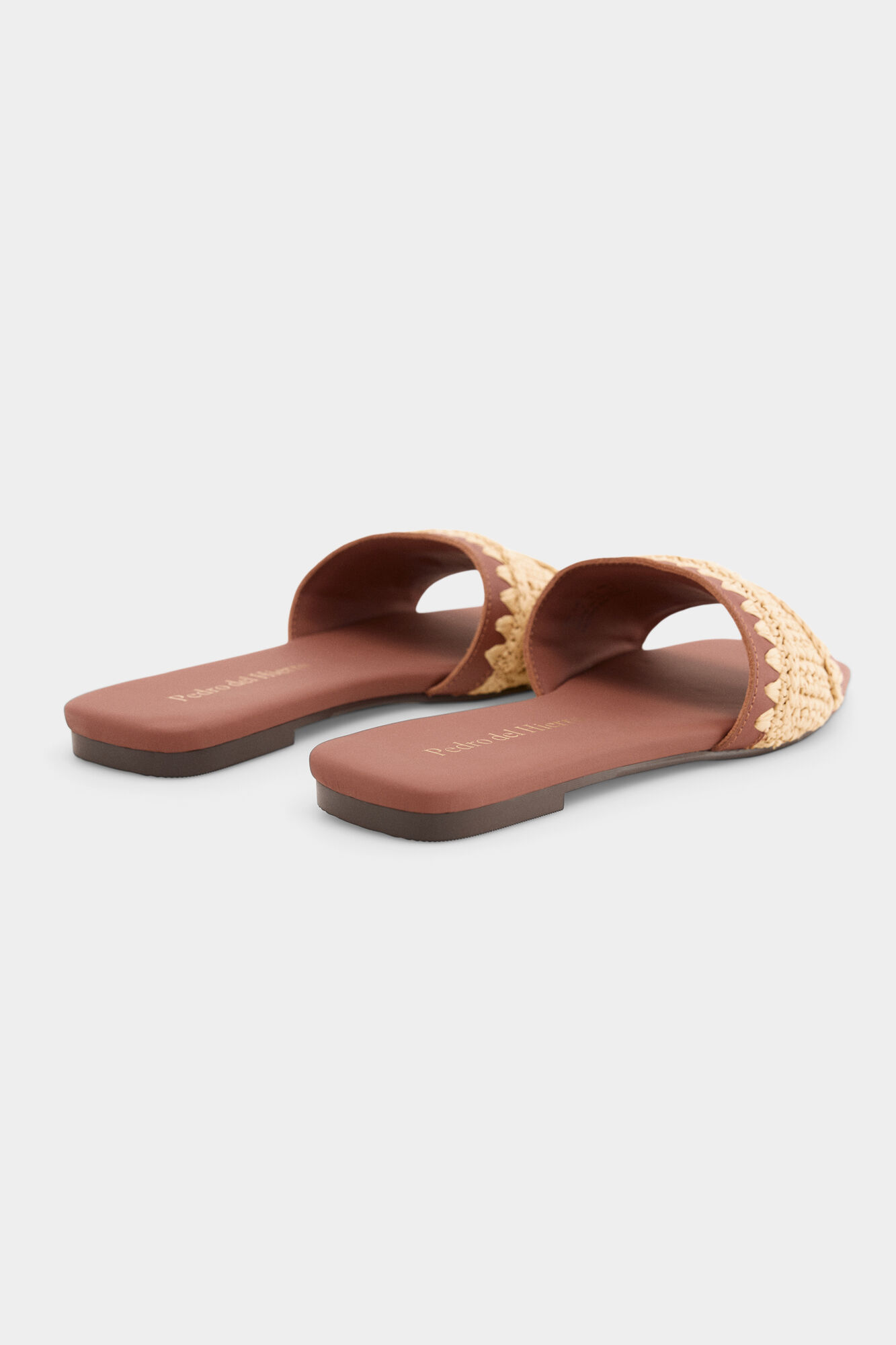 Pedro del Hierro Sand&aacute;lia rasa com logo Ecru