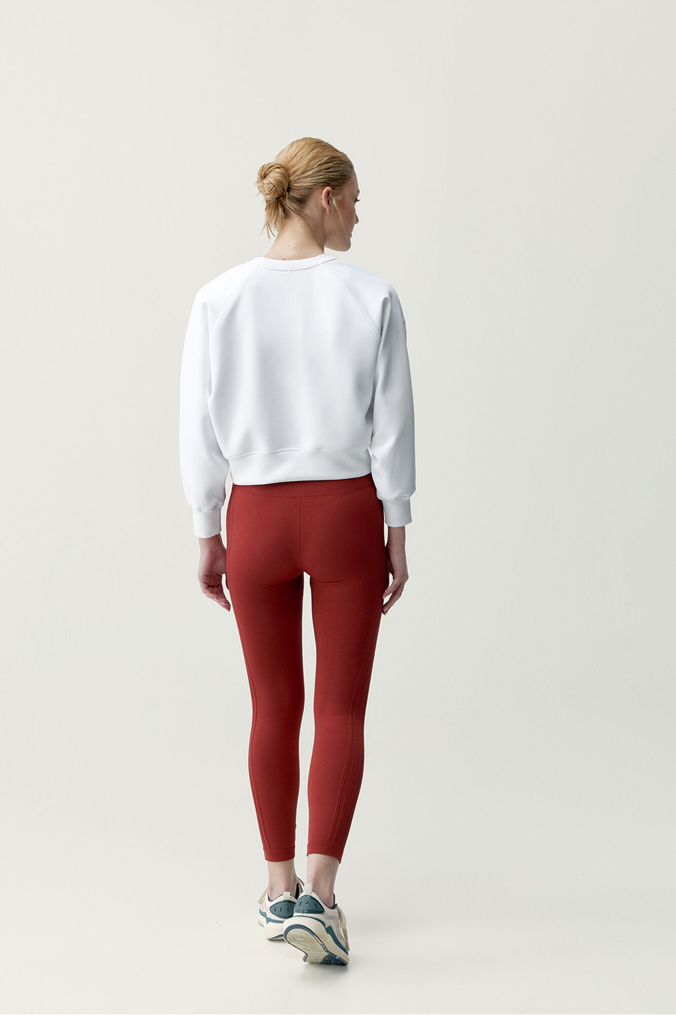 Born Living Yoga Sweatshirt Flora branco bege