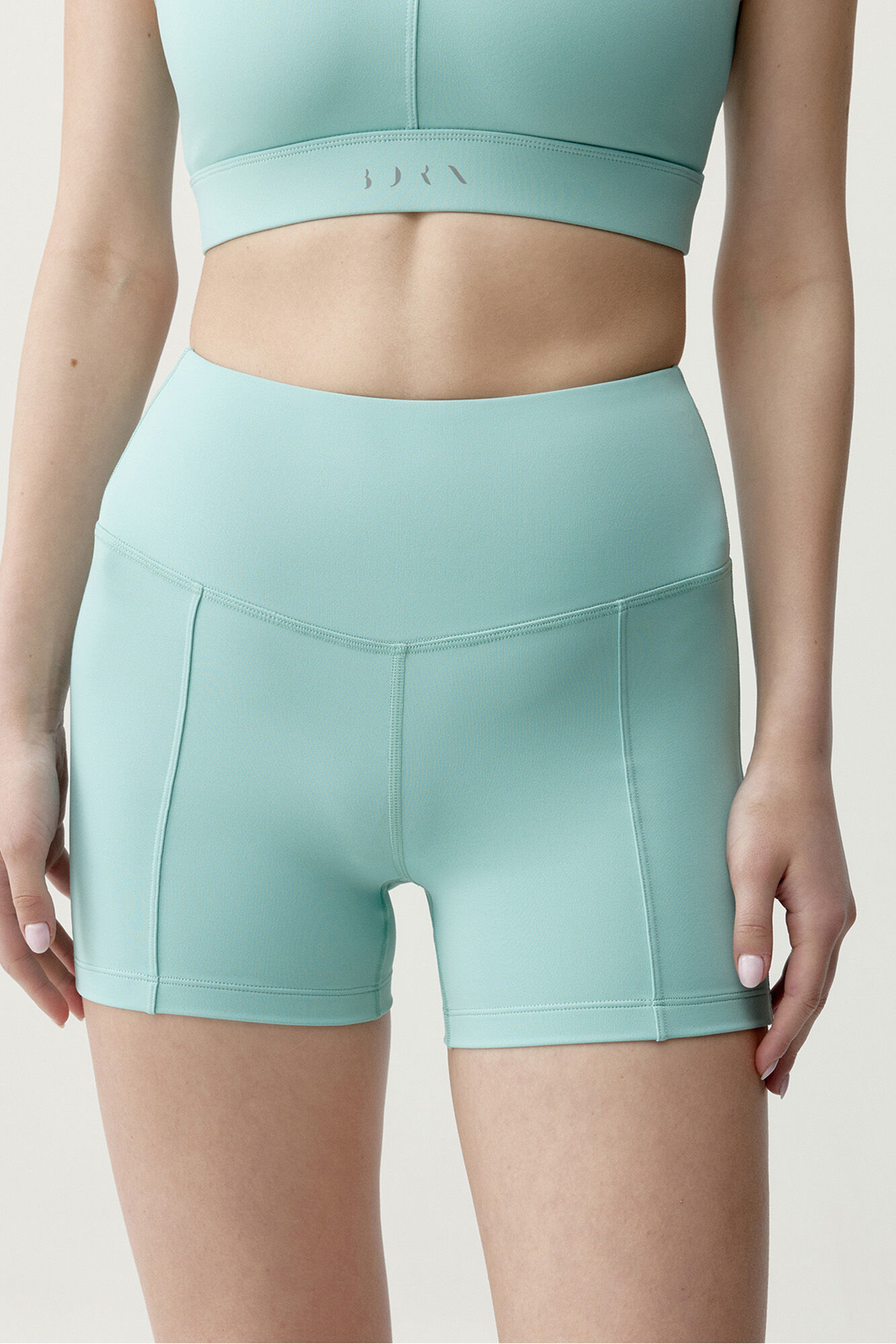 Born Living Yoga Pantal&oacute;n corto deportivo Deo azul claro