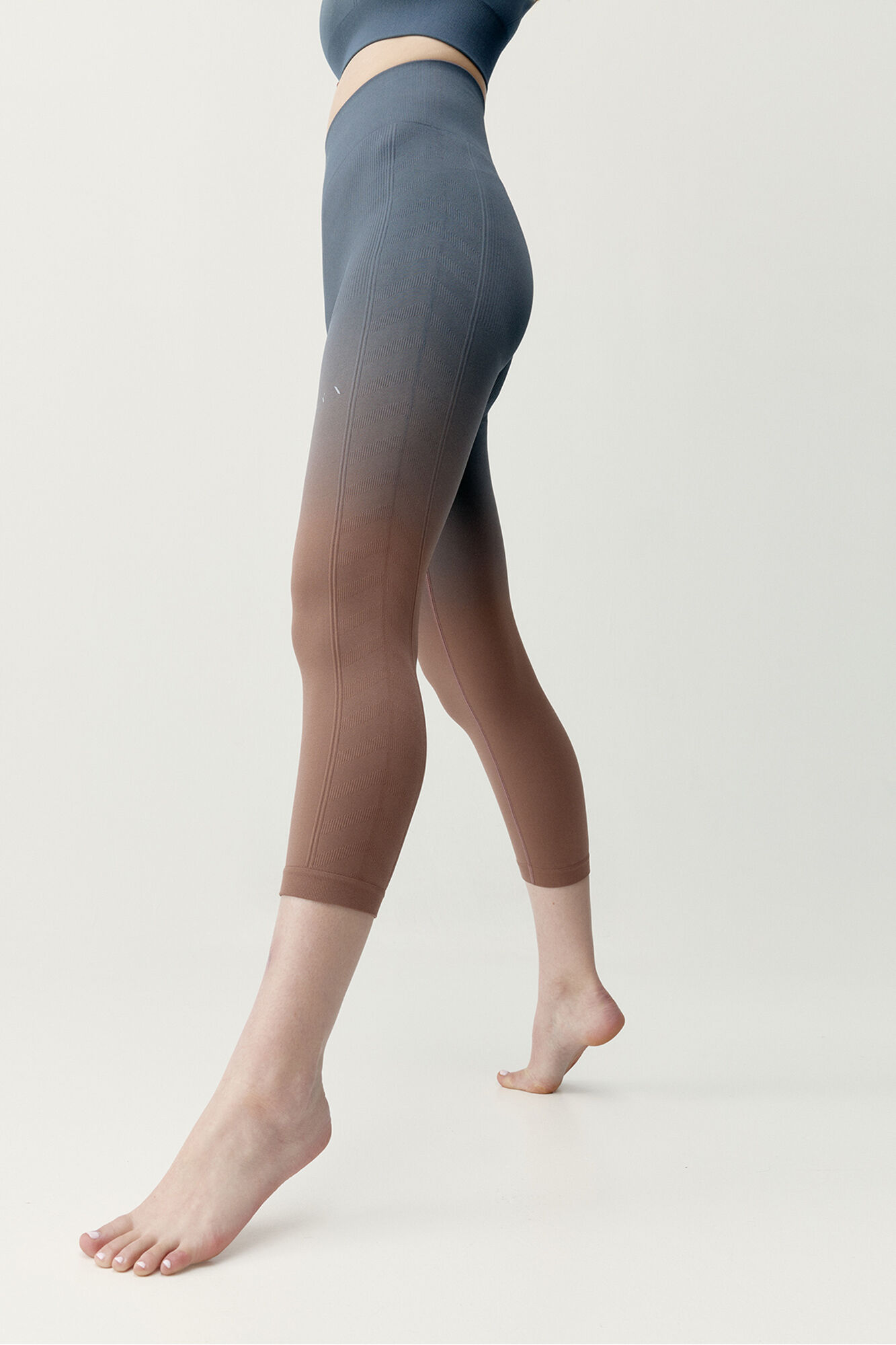 Born Living Yoga Leggings deportivos Dione gris y marr&oacute;n