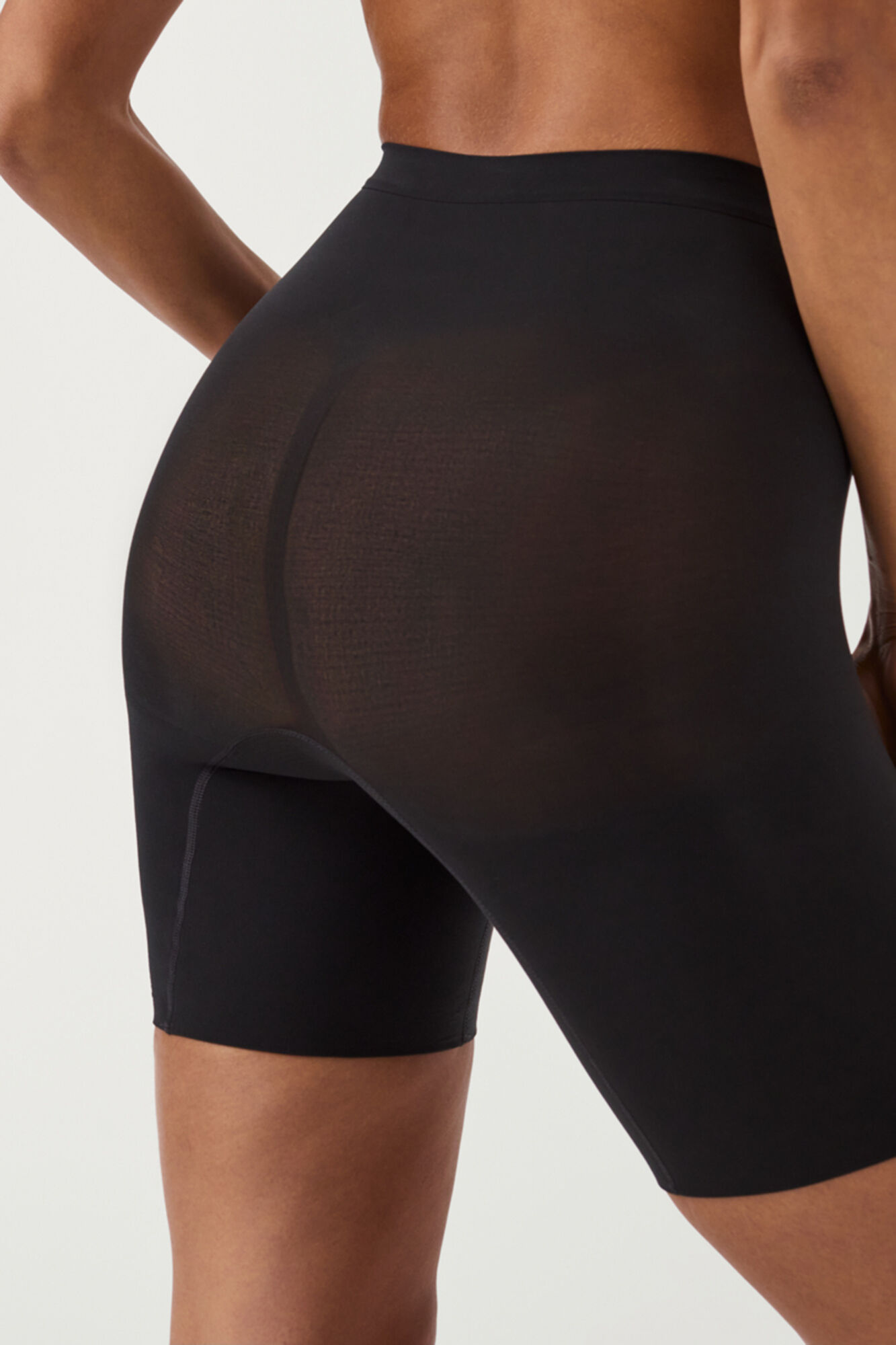 Spanx Pantal&oacute;n corto a media pierna compresion media nude SPANX negro