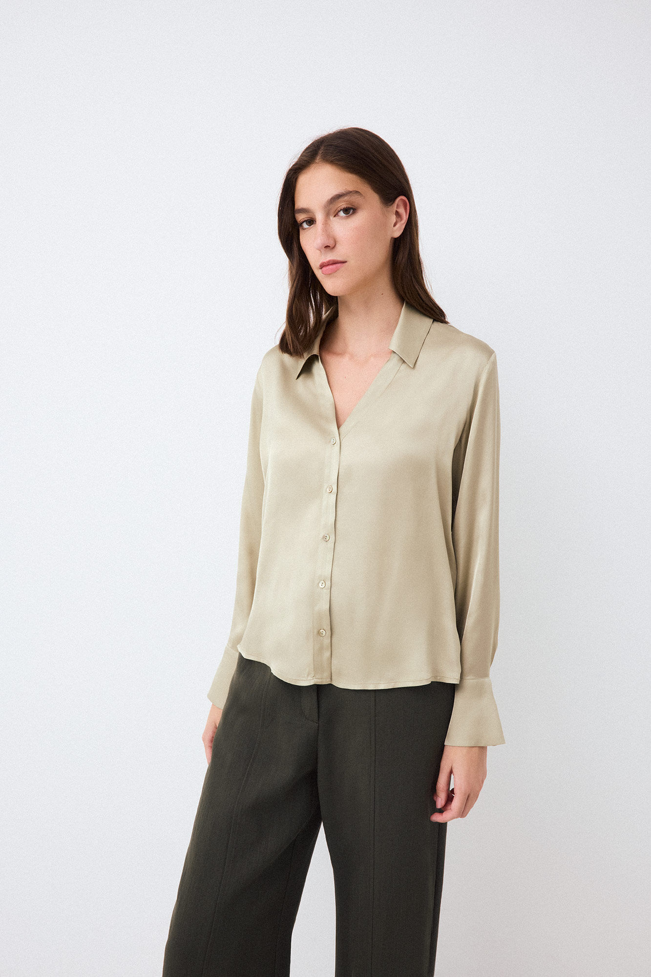 Conjunto de pantal&oacute;n y camisa